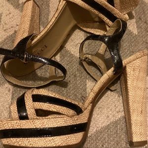 SESTO MEUCCI tan and black strappy heel